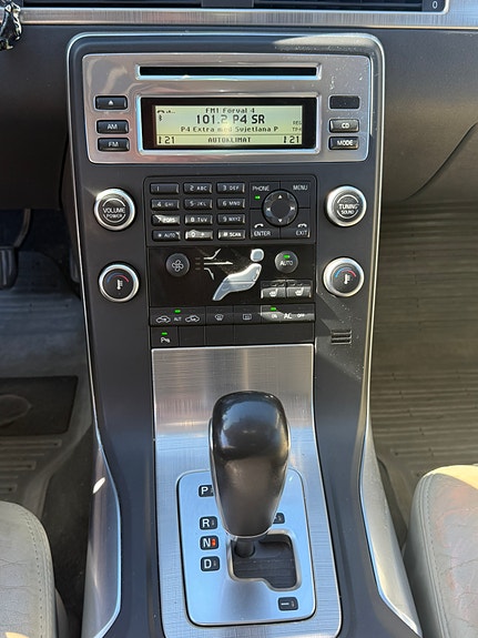 Volvo V70 8 of 19