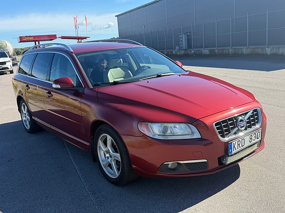 Volvo V70 4 of 19