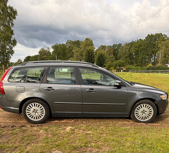 Volvo V50 2 of 10