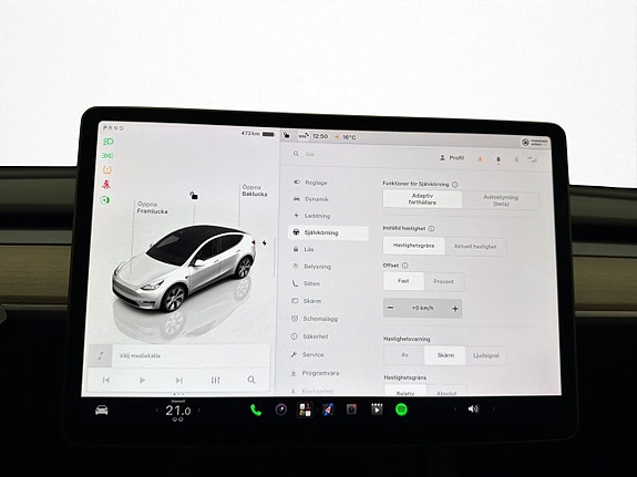 Tesla Model Y 25 of 30