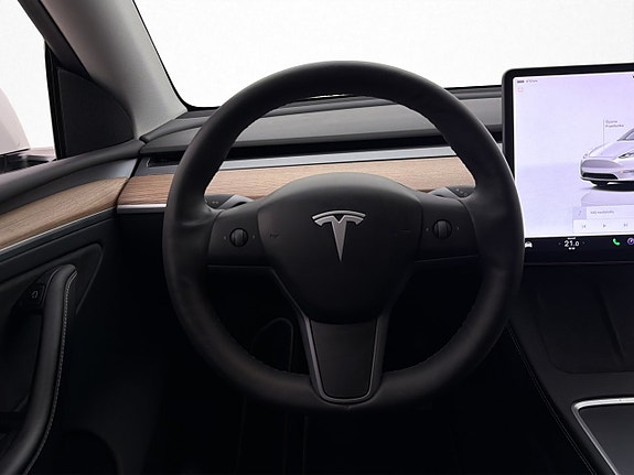 Tesla Model Y 16 of 30