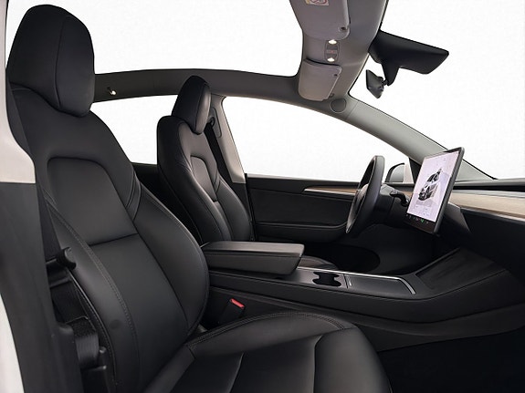 Tesla Model Y 28 of 30
