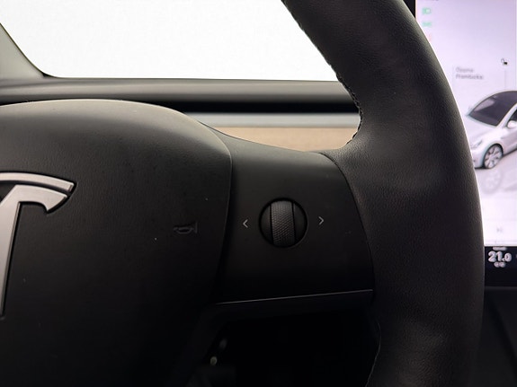 Tesla Model Y 18 of 30