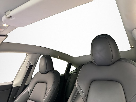 Tesla Model Y 14 of 30