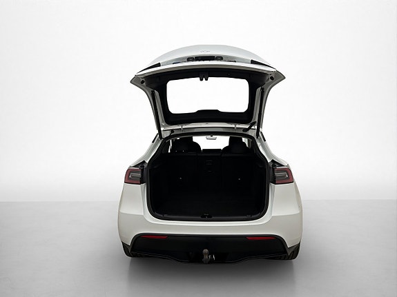 Tesla Model Y 11 of 30