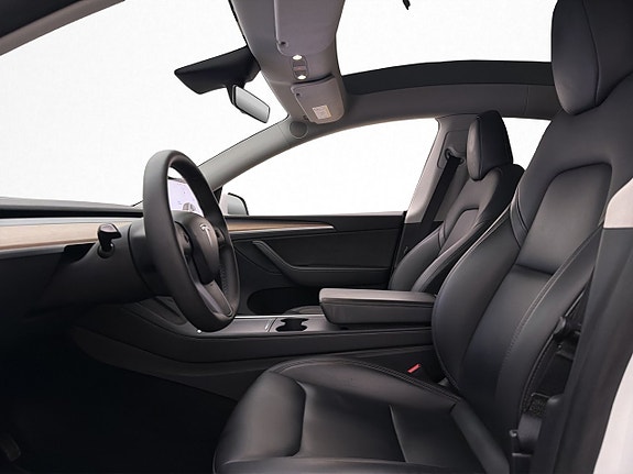 Tesla Model Y 13 of 30