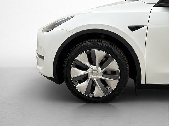 Tesla Model Y 30 of 30