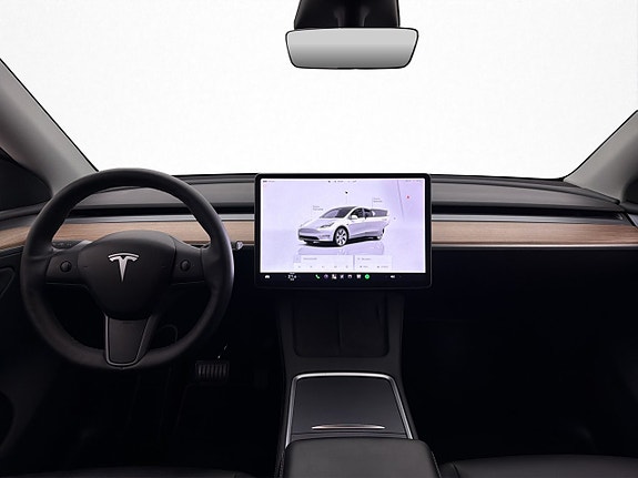 Tesla Model Y 15 of 30