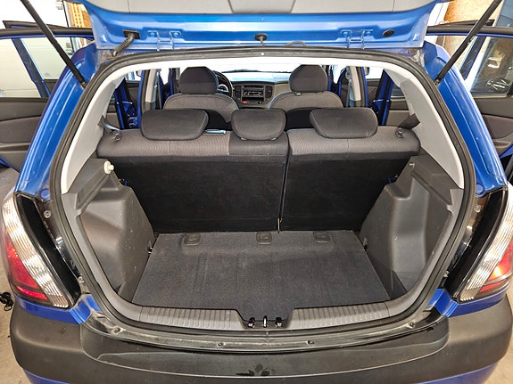 Kia Rio 7 of 8