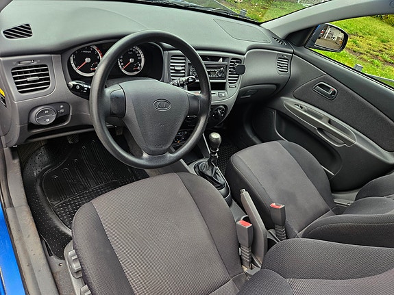 Kia Rio 6 of 8