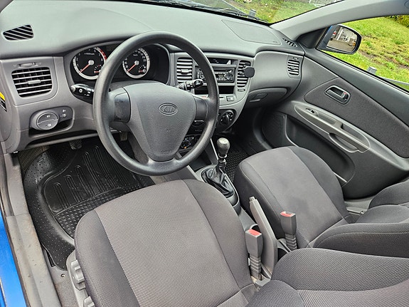 Kia Rio 4 of 5