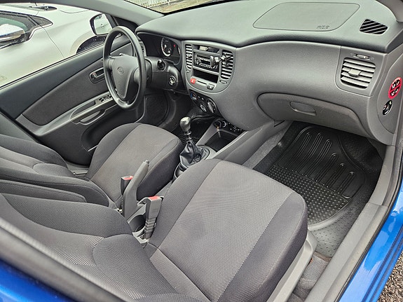 Kia Rio 5 of 5