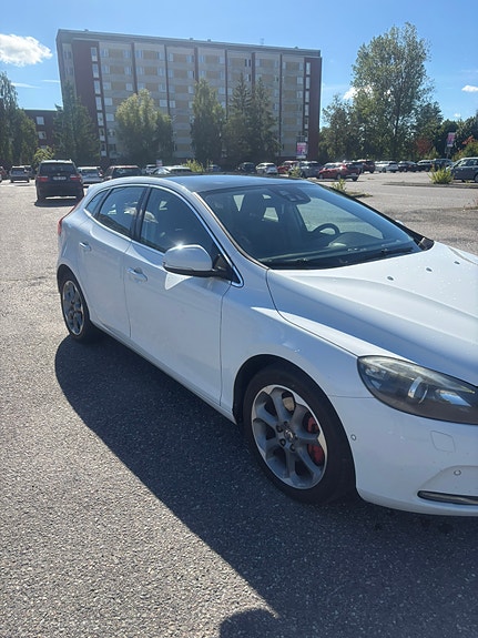 Volvo V40 4 of 6