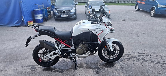 Ducati Multistrada V4 S 4 of 8