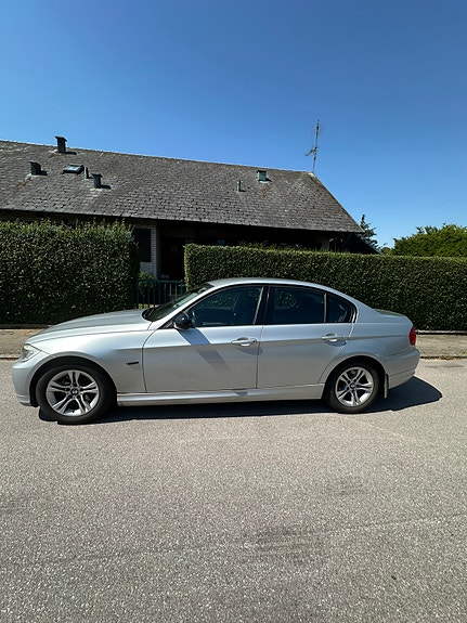 BMW 320d 4 of 8