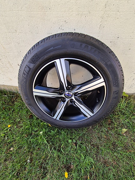 Volvo XC60 2 of 4
