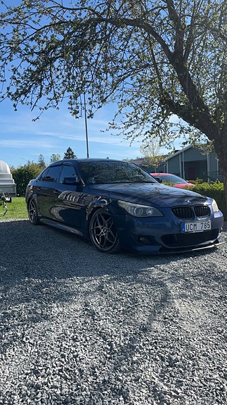 BMW 525i 3 of 7