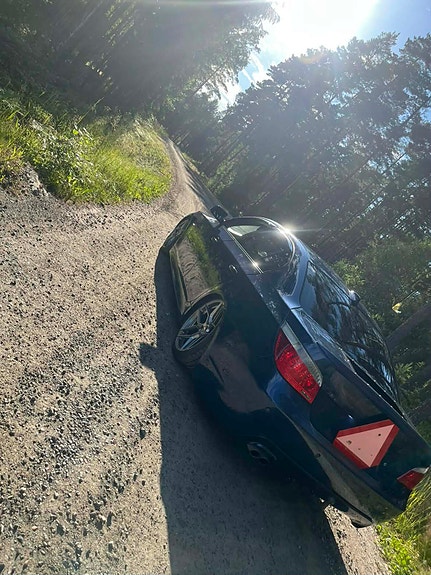 BMW 525i 4 of 7