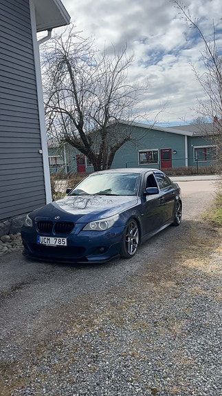 BMW 525i 2 of 7