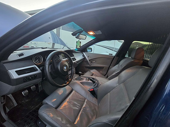 BMW 525i 5 of 7