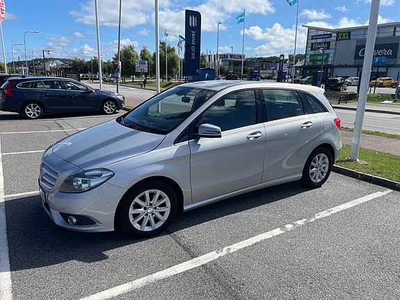 Mercedes-Benz B180 6 of 9