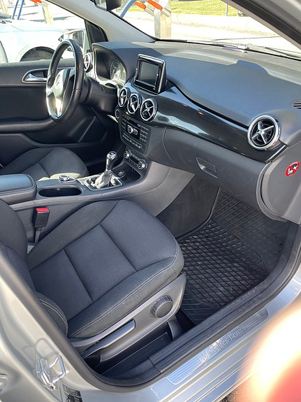 Mercedes-Benz B180 7 of 9
