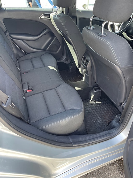 Mercedes-Benz B180 8 of 9