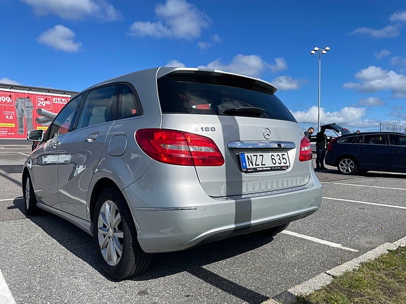 Mercedes-Benz B180 3 of 9