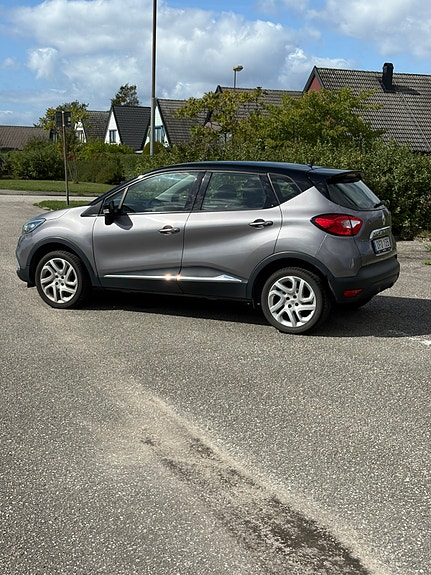 Renault Captur 2 of 4
