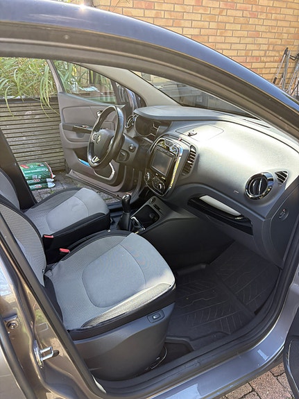Renault Captur 4 of 4