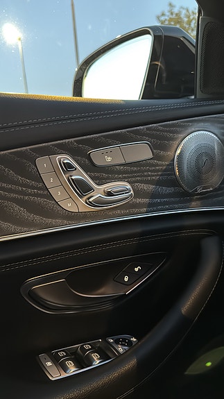 Mercedes-Benz E300 e 8 of 22