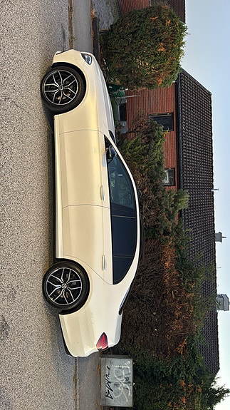 Mercedes-Benz E300 e 6 of 22