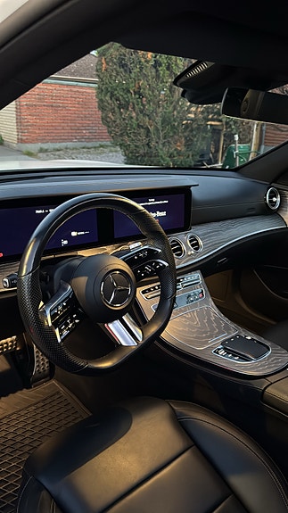 Mercedes-Benz E300 e 7 of 22