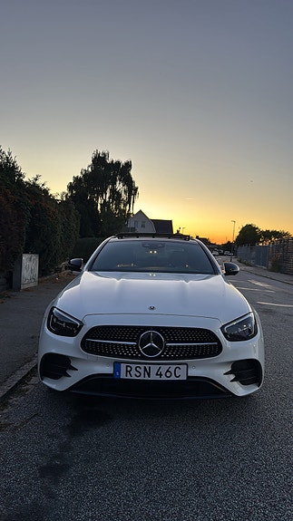 Mercedes-Benz E300 e 2 of 22