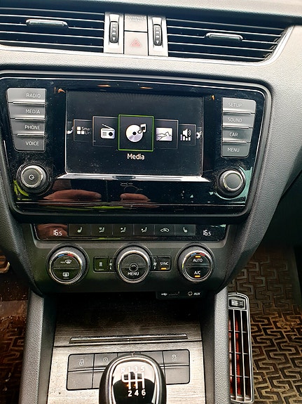 Skoda Octavia Scout 4 of 10