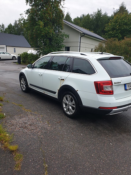 Skoda Octavia Scout 8 of 10