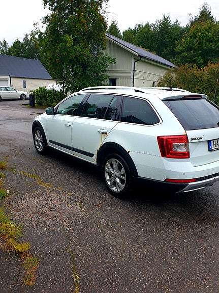 Skoda Octavia Scout 6 of 10