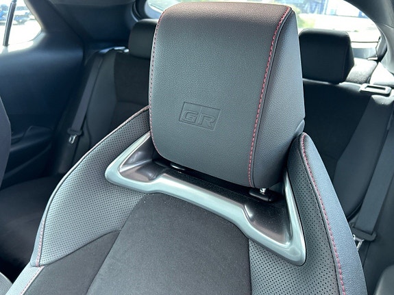 Toyota C-HR 18 of 30
