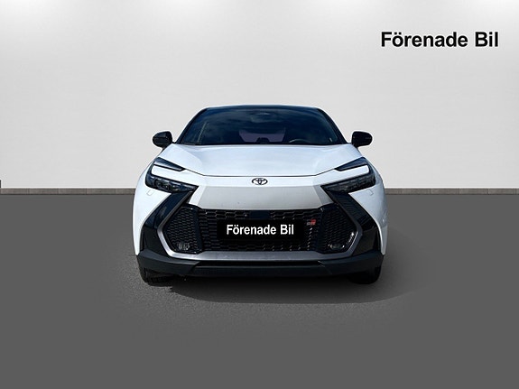 Toyota C-HR 2 of 30