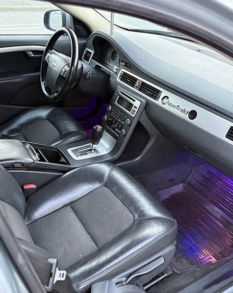Volvo V70 7 of 9