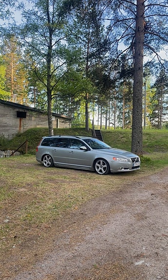 Volvo V70 2 of 9