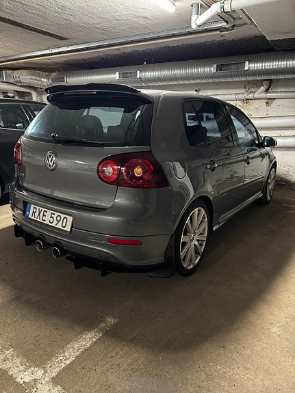 Volkswagen Golf V 2 of 10