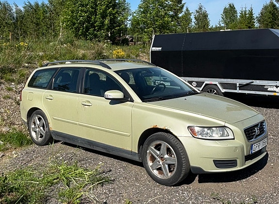 Volvo V50 2 of 2