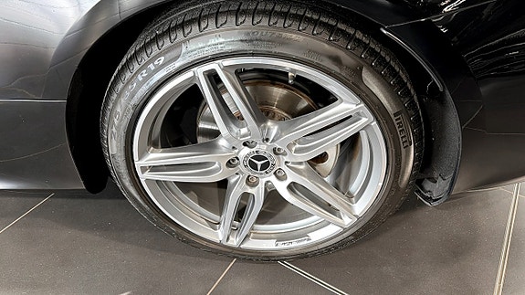 Mercedes-Benz E220 5 of 9