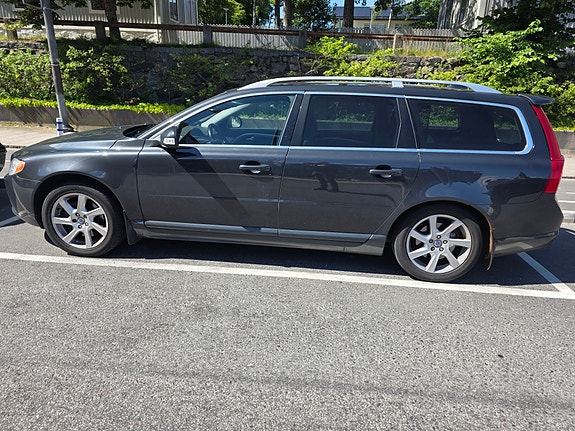 Volvo V70 3 of 6