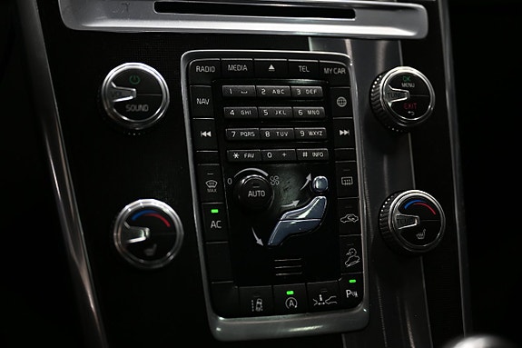 Volvo XC60 11 of 29