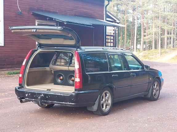 Volvo V70 11 of 13
