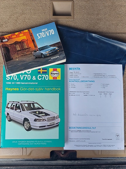 Volvo V70 2 of 13