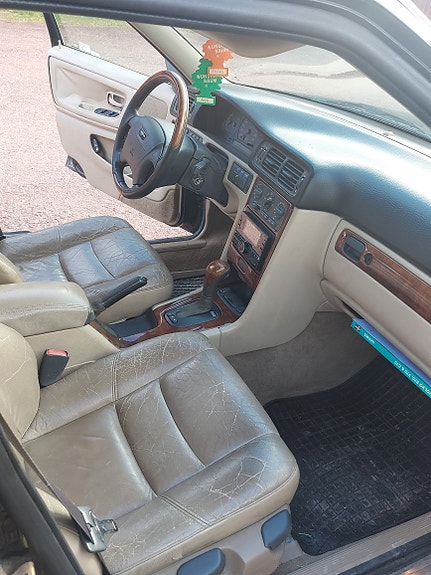 Volvo V70 7 of 13