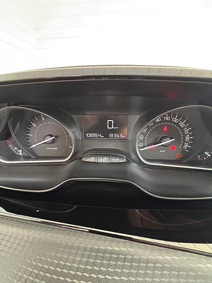 Peugeot 208 6 of 10